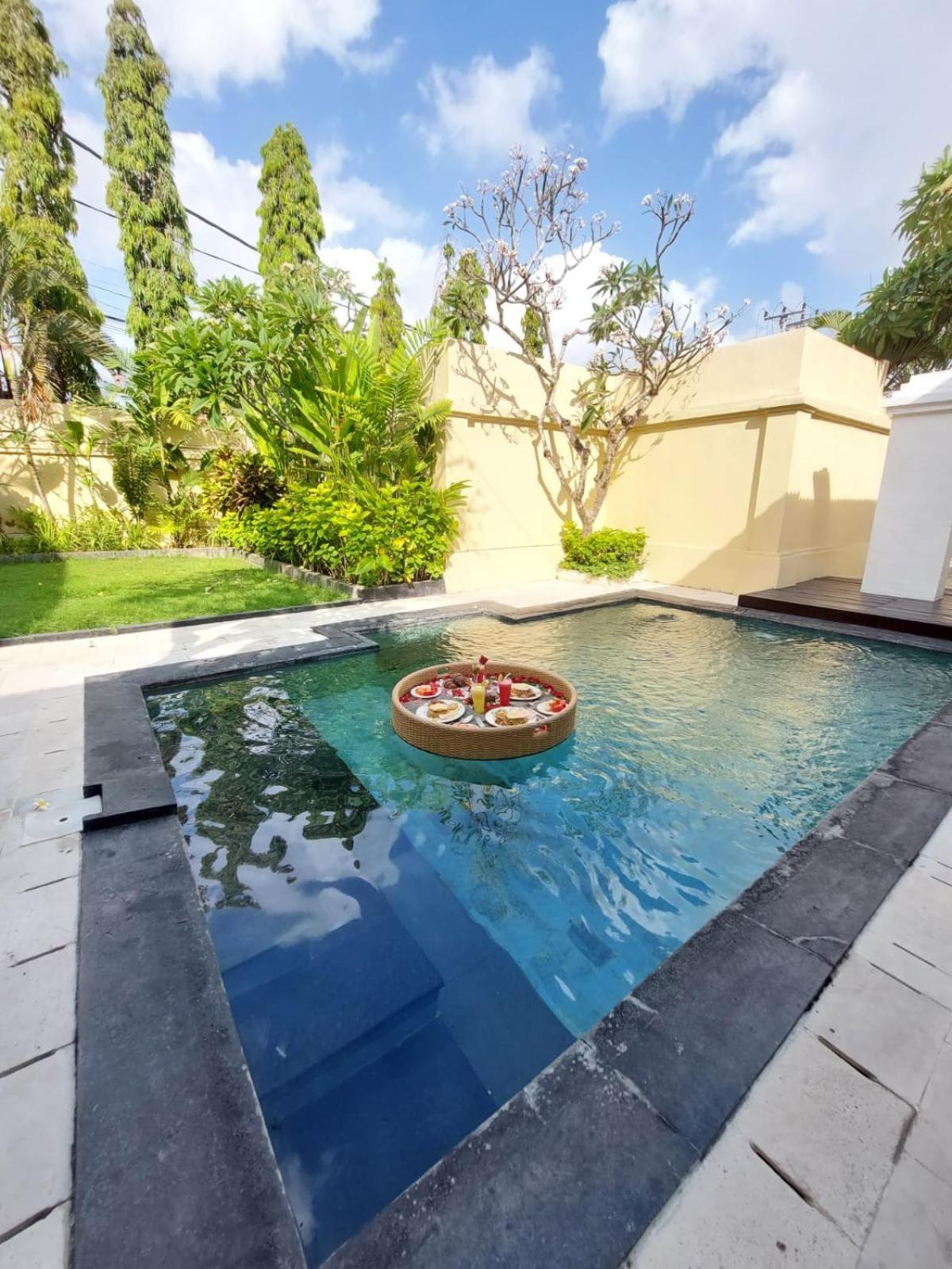 The Tukad Villa Seminyak Exterior foto